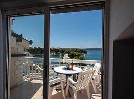 Villa Tomi