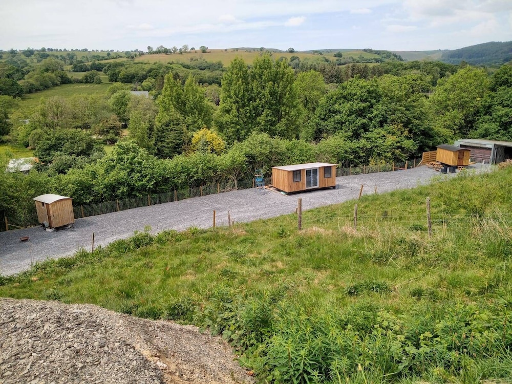 Tranquil Cabin Retreat in Llandovery