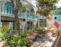Adra Hostel Peten