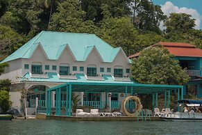 Adra Hostel Peten