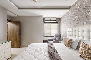 The Platinum Vista by Red Olive