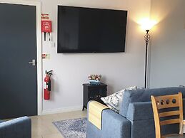 Shalom Apartment 98B