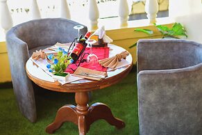 Leafy Park Villa