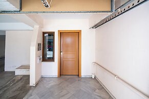 Modern Apartment in Athens with Balcony