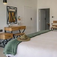 Waterfalls Lodge