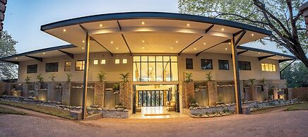 Waterfalls Lodge
