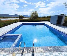Sizzle Bay Resort