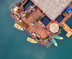 Lan Ha Floating Homestay
