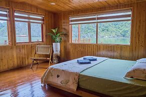 Lan Ha Floating Homestay