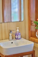 Lan Ha Floating Homestay