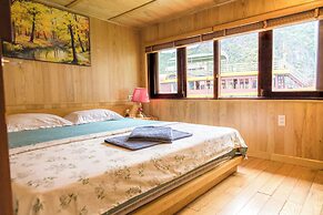 Lan Ha Floating Homestay
