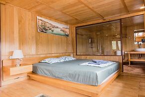 Lan Ha Floating Homestay