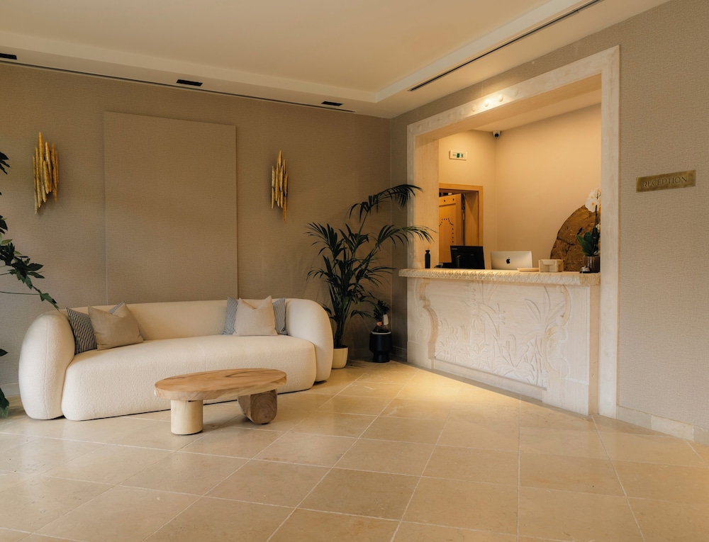 Adiya Signature Hotel