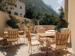 Adiya Signature Hotel