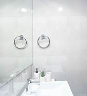 Luxury 2BR in Merano Tower Stunning City Views