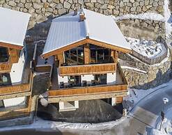 Stylish Alpine Chalet With Carport