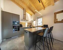 Stylish Alpine Chalet With Carport