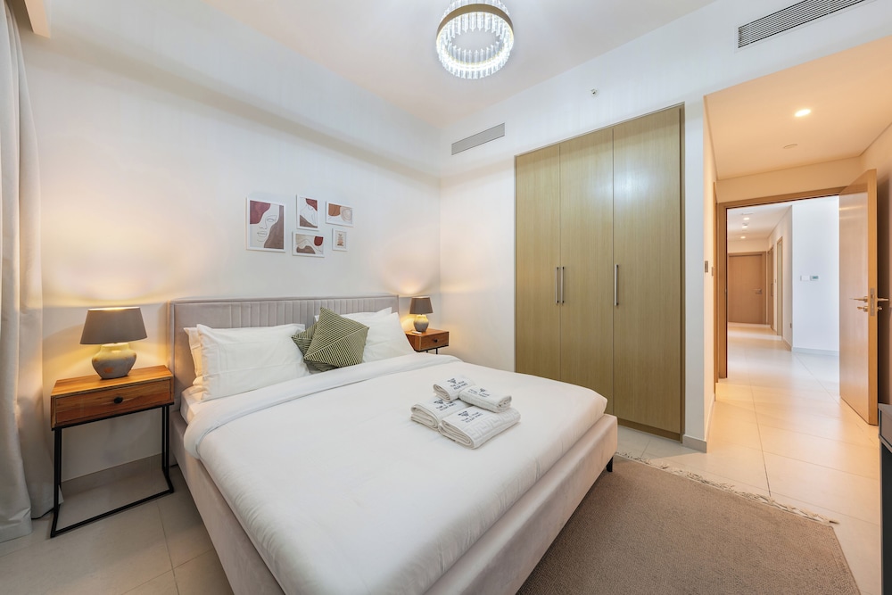 Downtown Dubai 3BR Burj Royale
