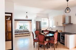 Alnes Hotel
