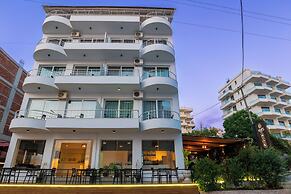 Alnes Hotel