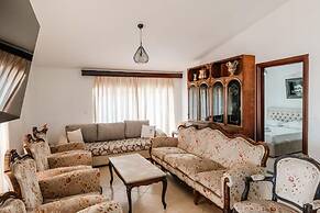 Alnes Hotel