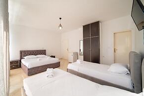Alnes Hotel