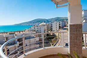 Alnes Hotel