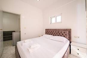 Alnes Hotel