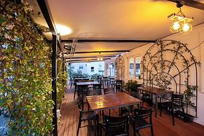 Alnes Hotel