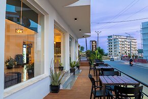 Alnes Hotel