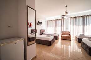 Alnes Hotel