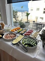 Alnes Hotel