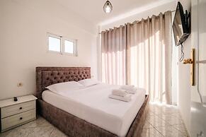 Alnes Hotel