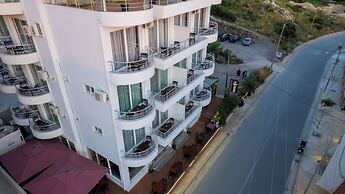 Alnes Hotel