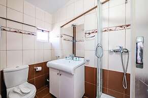 Alnes Hotel