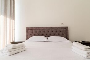 Alnes Hotel