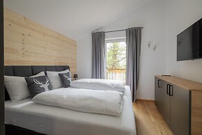 Ski-in Chalet With hot tub and Sauna
