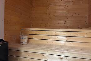 Ski-in Chalet With hot tub and Sauna