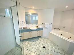 Sailfish Cove & RIVA Apartments