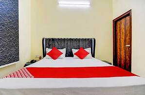 Hotel White Hut