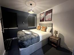 Adam Court Studios and Apartments