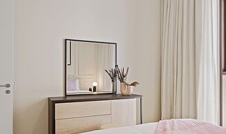Pink Panther Soft Glam 1BR in Surf 2