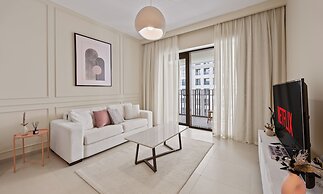 Pink Panther Soft Glam 1BR in Surf 2