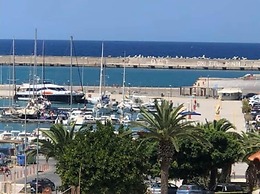 Kate Apartment Across the Marina
