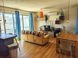 Modern 3 Bedroom Penthouse With Rooftop Views