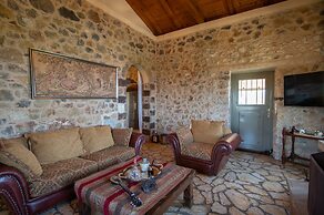 Niki s Tower - Majestic Seaview Stone Nest