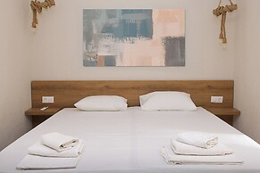 EIGHT OLIVES LUXURY VILLA