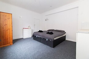 Pebbles Guest House Room 1
