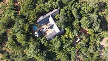 ETNIKA MANOR HOUSE