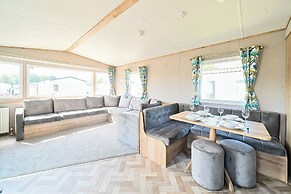 Brookside Bliss - Billing Aquadrome